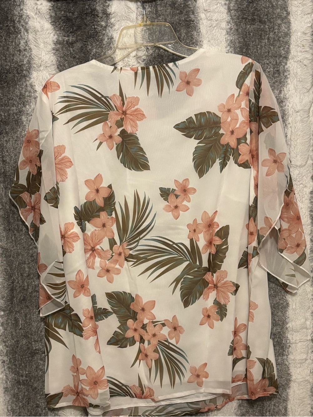 BloomChic Petal Sleeve Floral Round Neck Blouse size 1X (14-16) - Picture 15 of 15